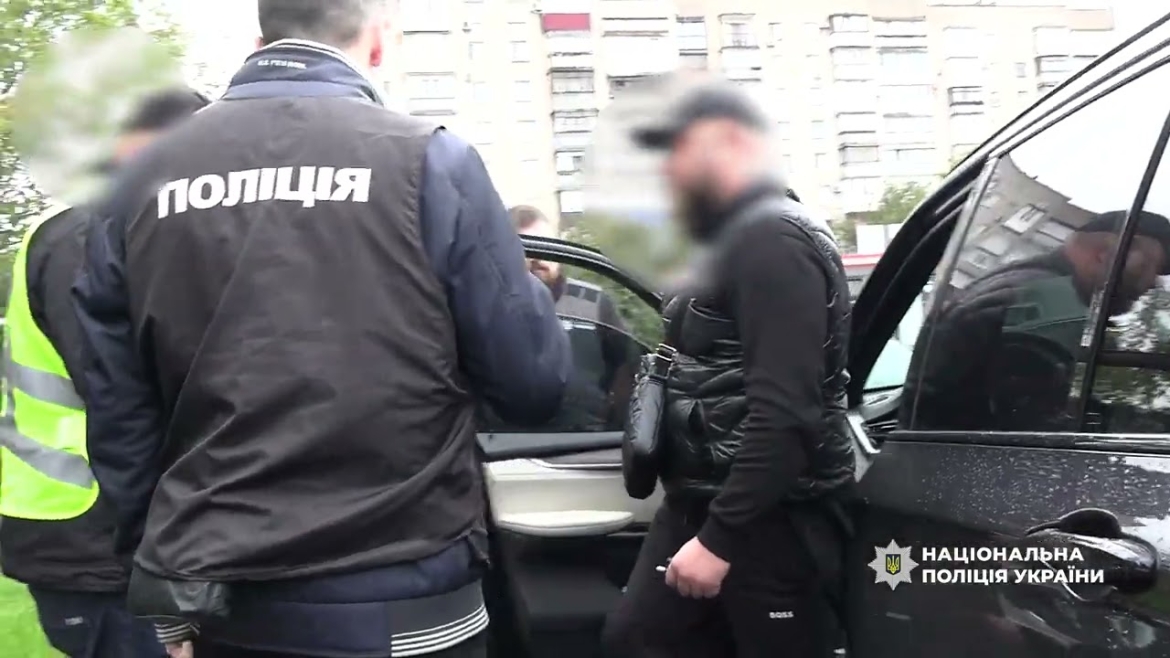 Embedded thumbnail for Вінничанин пообіцяв військовому за 18 тис. доларів оформити липову інвалідність