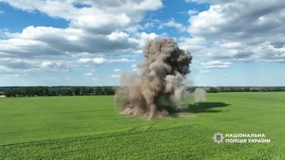Embedded thumbnail for Вибухотехніки поліції Вінниччини знешкодили бойову частину БПЛА