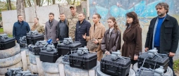«Генерал Черешня» йде у бій вінницькі школярі допомогли озброїти захисників на Сході