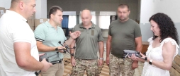 10 квадрокоптерів «Мавік 3Т», 100 FPV-дронів та 20 тисяч сухих душів - Вінницька громада передала чергову партію допомоги