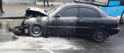 У Вінниці Daewoo протаранив тролейбус, Toyota та загорівся