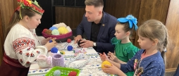 Автентичні гаївки, ярмарок та воркшопи: у Вінницьких Хуторах провели благодійний захід