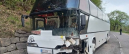 Автівка з вінничанами злетіла у Прут подробиці аварії з туристичним автобусом у Карпатах