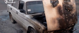 Автомобіль загорівся після ДТП на вулиці Гонти у Вінниці, водій травмований