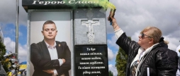 Автопробіг та море квітів зворушливе вшанування пам’яті молодого бійця «Люті» у Вінниці