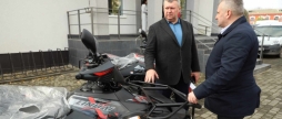 Барська громада передала на фронт два квадроцикли, бури та акумулятори до мавіків