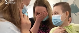Батьки загиблої в ДТП дівчинки зустрілися з хлопчиком з Вінниччини, якому врятували життя