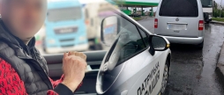 Без прав та "під кайфом" - вінницькі поліцейські зупинили водія-порушника