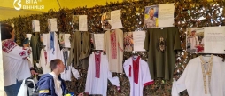Біль та гордість у центрі Вінниці показали вишиванки, які вдягали Герої