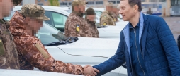 Бійці мобільно-вогневих груп вже отримали чергові дванадцять пікапів з Вінниці 