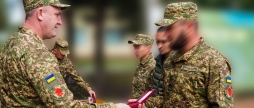 Бійці бригади «Червона Калина», які повернулися з полону, отримали нагрудні знаки від командувача НГУ