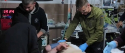 Боротьба за життя на лінії фронту медики Нацгвардії показали як рятують захисників під обстрілами