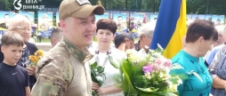 Чотири роки чекали і вимолили воїн морської піхоти повернувся з полону на Вінниччину