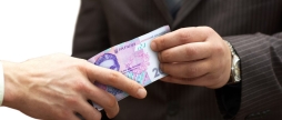 За отримання 4 тис. грн неправомірної вигоди вінничанин відповідатиме в суді