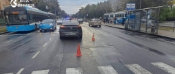 Дівчина переходила у Вінниці дорогу на червоне світло та потрапила під колеса авто