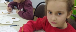 Для юних вінничан організували творчий майстер-клас із малювання кавою