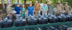 Два автомобілі та десятки дронів отримали захисники від вінницької громади
