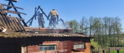 Фатальна необачність куріння та спалювання трави ледь не позбавили вінничан даху над головою