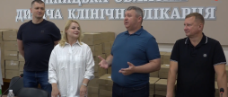 Французькі набори доглядової косметики подарували медпрацівникам Дитячої обласної лікарні