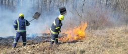 Горіла суха трава - рятувальники Вінниччини загасили 30 пожеж за добу