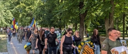 Гайсинська громада прощалась з солдатом, який загинув під час ракетного обстрілу противника