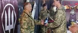 Головнокомандувач Збройних Сил України особисто нагородив 19-річного бійця з Вінниччини