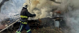 Горіла надвірна споруда у Гнівані та господарська будівля у Вороновиці