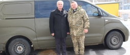 Калинівчани передали гостинці військовій частині, де служить капелан-земляк