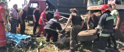 Потрапила під комбайн. Рятувальники визволили жінку з-під жатки 