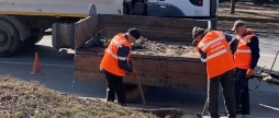 Комунальники очищають водостоки на магістральних вулицях Вінниці