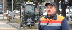 Комунальники Вінниці очищають тротуари, пішохідні алеї, велодоріжки та автошляхи