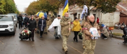 Козятинська громада попрощалася з двома мужніми воїнами, які загинули на Дніпропетровщині