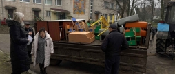Ладижин отримав шкільне приладдя з опаленого війною Добропілля