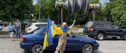 Ладижинська громада зустріла воїна-земляка, який повернувся з полону