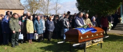 Літинська громада прощалася з молодим добровольцем зі штурмової бригади