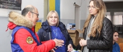 Матраци, ковдри, постільна білизна, кухонні набори, термоси й лампи на сонячних батареях отримали близько 300 харківʼян, що нині проживають у Вінниці 