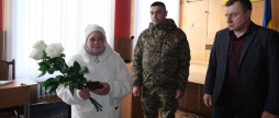 Мати загиблого воїна з Липовця отримала його посмертний “Хрест Героя”