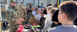 Мінна безпека та спецтехніка вінницькі правоохоронці провели для учнів незвичайний урок