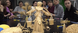 Молодь Вінниці навчали стародавнього ремесла – соломоплетіння