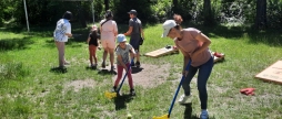 Молодь Жмеринки провела екоакцію - довели до ладу територію скверу