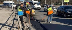 На аварійний ремонт вінницьких доріг 12 березня вийшли вісім бригад