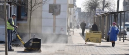 На Майдані Небесної Сотні у Вінниці ремонтники усувають нерівності покриття 