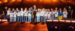 На одній сцені з Coldplay виступили й вінницькі діти - учасники хору дітей-біженців