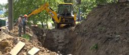На проспекті Юності у Вінниці замінюють 16 метрів труби на водогоні