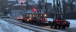На протиожеледну обробку доріг та тротуарів Вінниці виїхали понад 20 снігоочисників