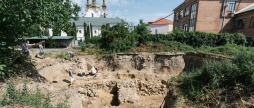На території головного собору Вінниці тривають археологічні дослідження