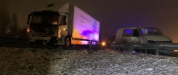 У Вінниці на Турбівському шосе сталося ДТП: Mercedes таранив Volkswagen