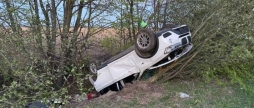 На Вінниччині 15-річний підліток на BMW врізався в дерево, четверо його друзів у лікарні
