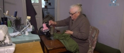 На Вінниччині 85-річна волонтерка шиє теплі речі та маскувальні костюми для захисників