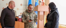 На Вінниччині донька отримала посмертний орден загиблого на фронті батька